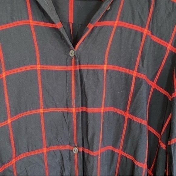 Loft Navy & Red Button Down - Picture 3 of 4